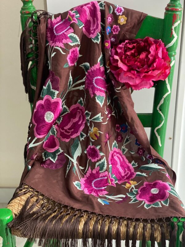 Mantoncillo de flamenca modelo Inés marrón chocolate