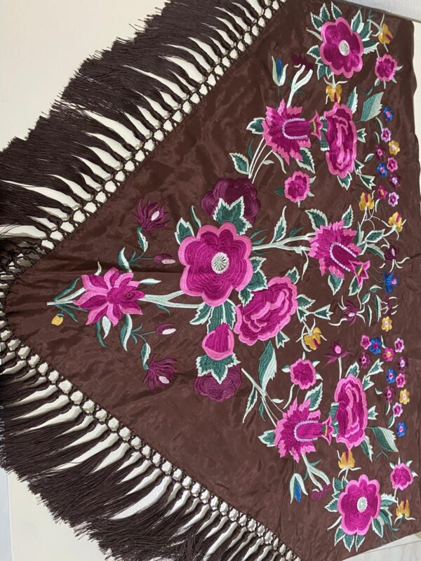Mantoncillo de flamenca modelo Inés marrón chocolate - Imagen 3