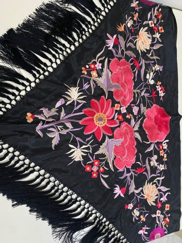 Mantoncillo de flamenca modelo Fabiola en negro - Imagen 2