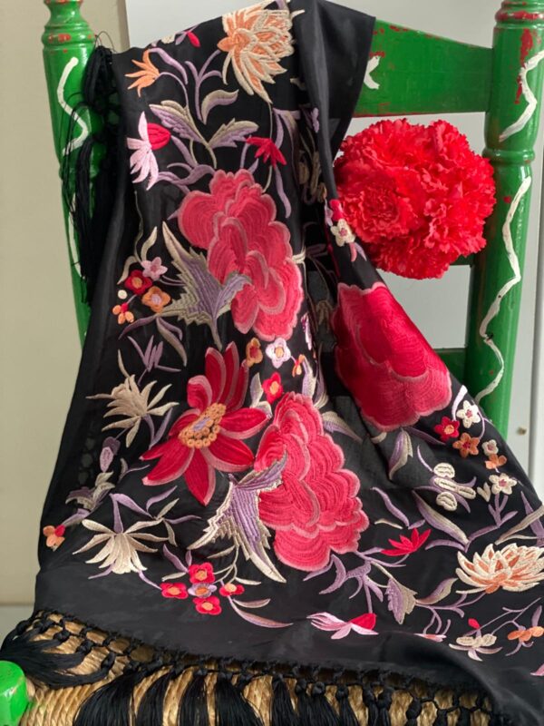 Mantoncillo de flamenca modelo Fabiola en negro - Imagen 3