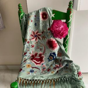 Mantoncillo de flamenca modelo Carlota en verde empolvado