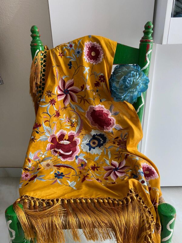 Mantoncillo de flamenca modelo Carlota en mostaza - Imagen 3