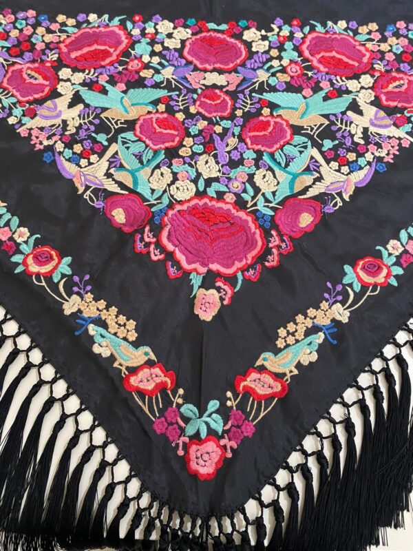 Mantoncillo de flamenca modelo Adriana negro - Imagen 3