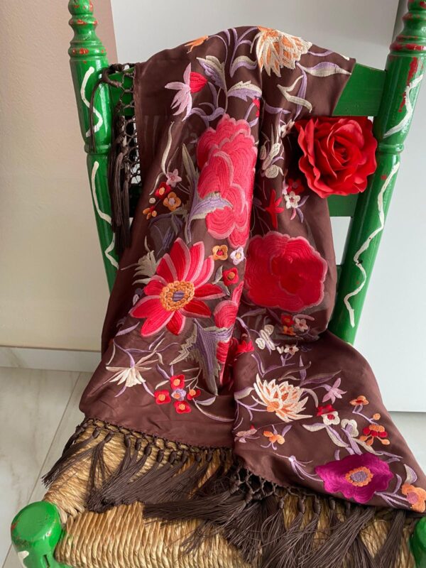Mantoncillo de flamenca modelo Fabiola marrón - Imagen 4