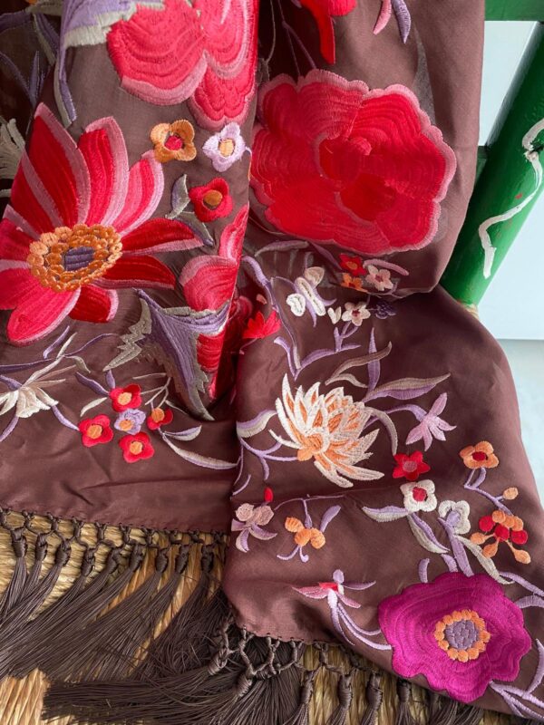 Mantoncillo de flamenca modelo Fabiola marrón - Imagen 5