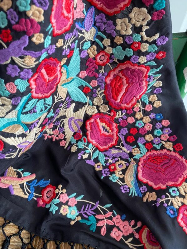 Mantoncillo de flamenca modelo Adriana negro - Imagen 4