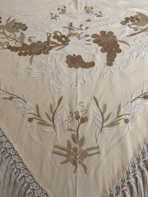 Mantoncillo de flamenca modelo Daniela degradé beiges - Imagen 2