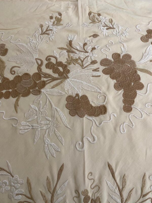 Mantoncillo de flamenca modelo Daniela degradé beiges - Imagen 3