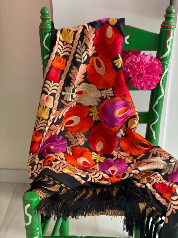 Mantoncillo de flamenca modelo Marta en negro