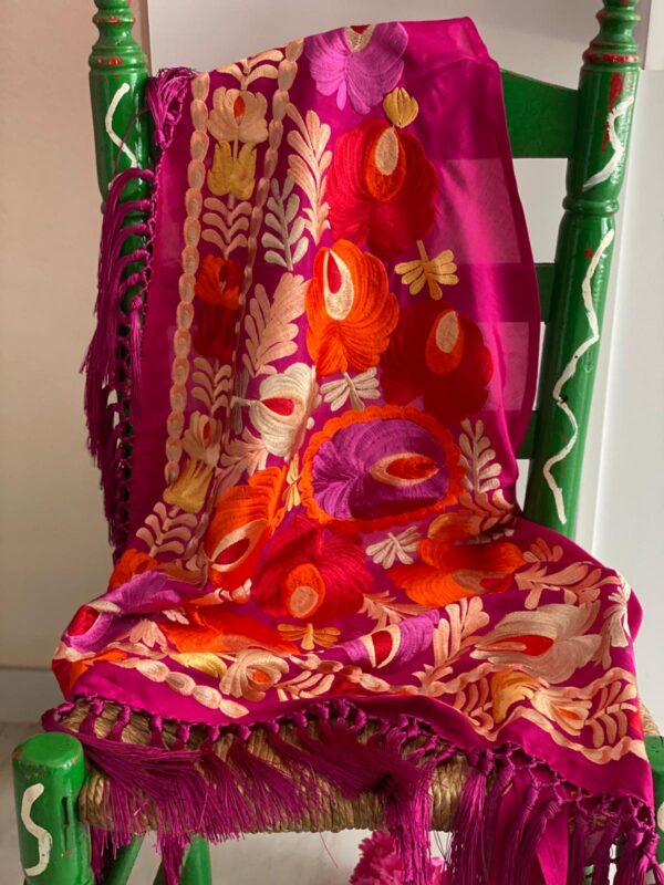 Mantoncillo de flamenca modela Marta en buganvilla - Imagen 2