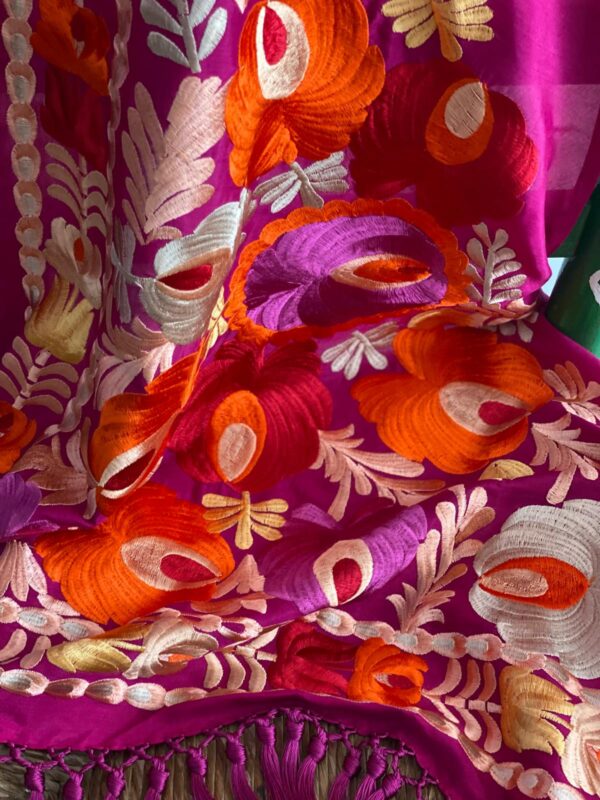 Mantoncillo de flamenca modela Marta en buganvilla - Imagen 3