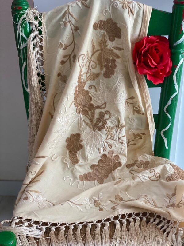 Mantoncillo de flamenca modelo Daniela degradé beiges