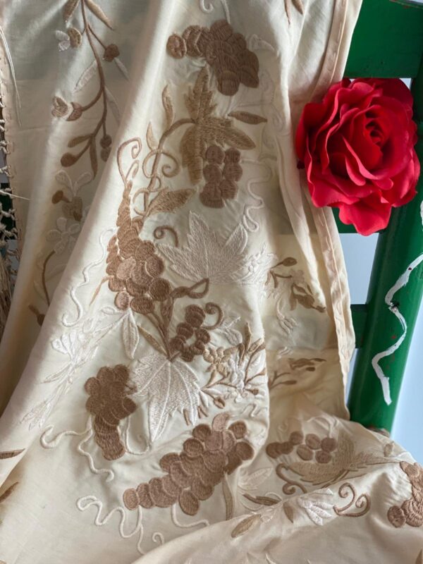 Mantoncillo de flamenca modelo Daniela degradé beiges - Imagen 6