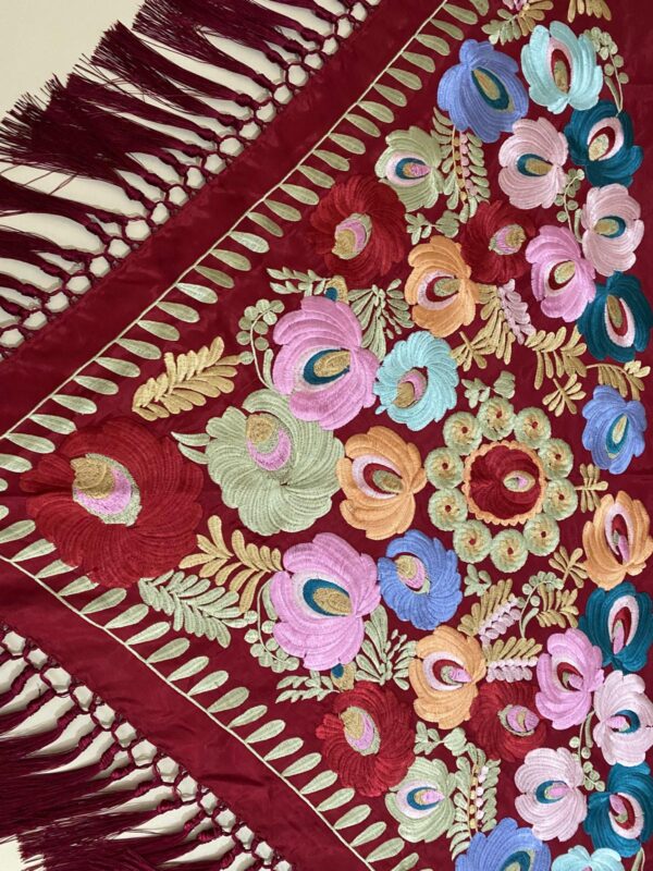 Mantoncillo de flamenca modelo Telma en burdeos - Imagen 2