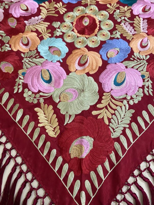 Mantoncillo de flamenca modelo Telma en burdeos - Imagen 3