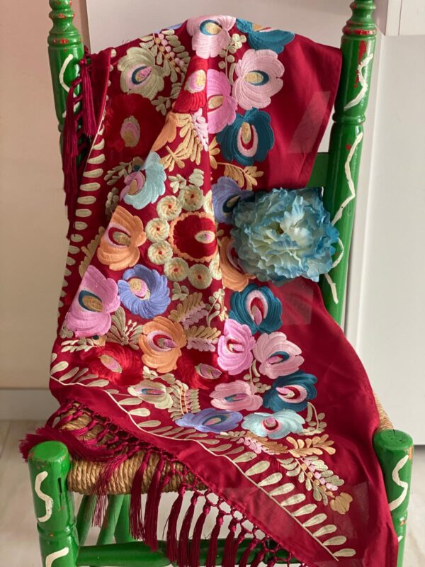 Mantoncillo de flamenca modelo Telma en burdeos