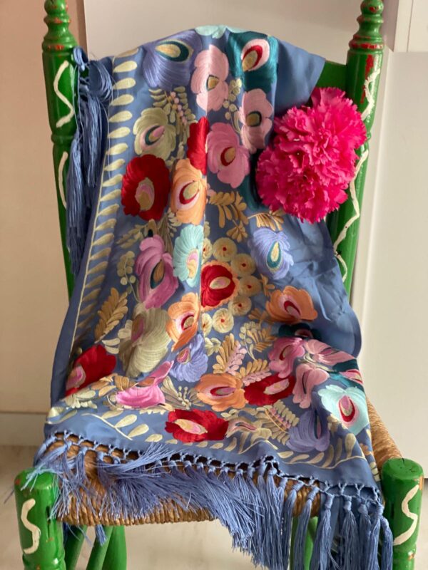 Mantoncillo de flamennca modelo Telma en azul ducado - Imagen 5