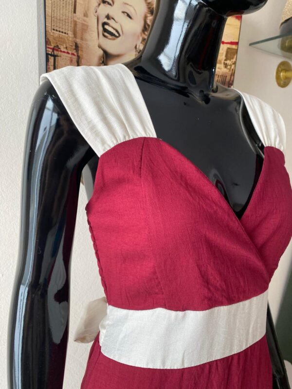 Vestido burdeos con beiges - Imagen 2