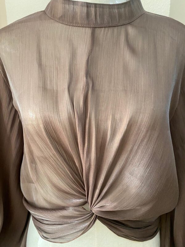 Blusa  nudo central - Imagen 2