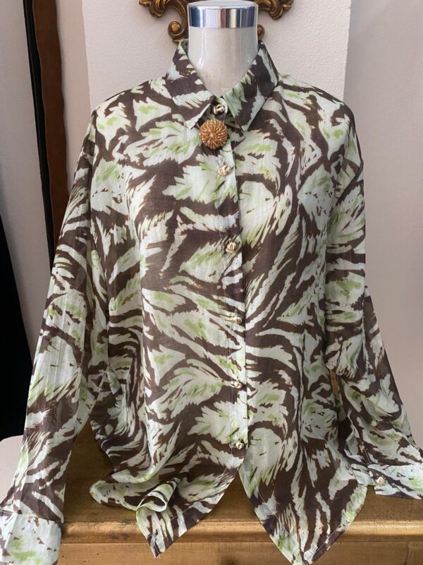 Blusa botón en verde