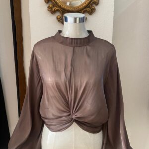 Blusa  nudo central